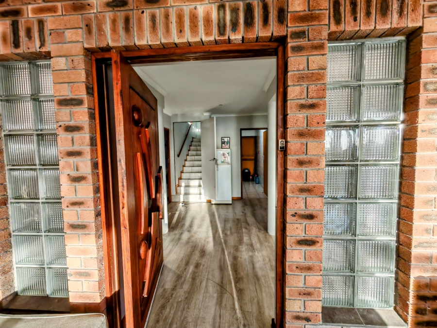4 Bedroom Property for Sale in De Kelders Western Cape